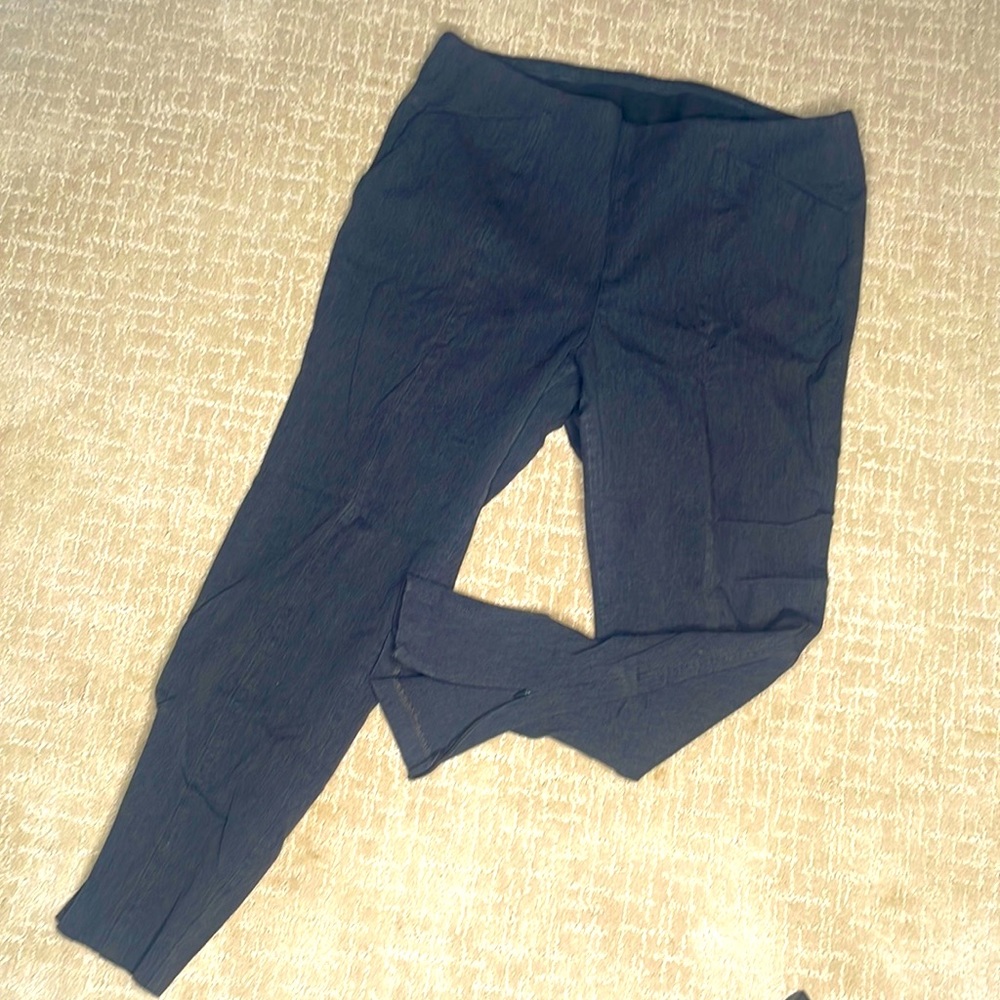 Old Navy ankle- tapered casual slacks.
